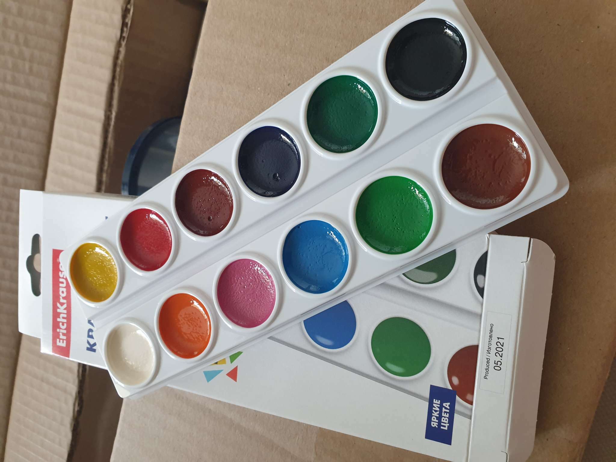 Фотография покупателя товара Акварель ErichKrause, 12 цветов, без кисти, мягкий пластик, картонная коробка, европодвес (эконом упаковка) - Фото 1
