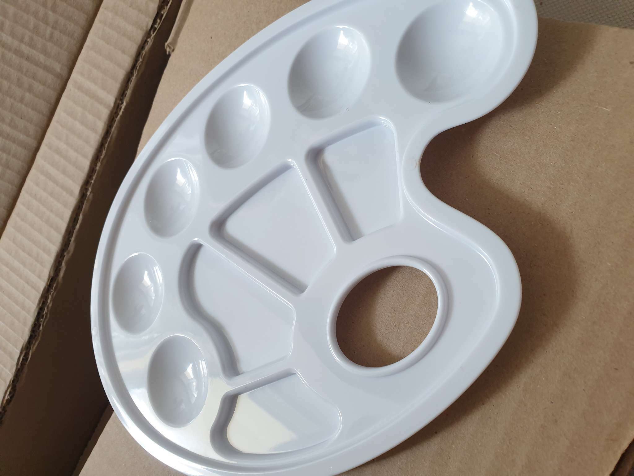 Фотография покупателя товара Палитра овальная Стамм, 10 ячеек, пластиковая, белая - Фото 3