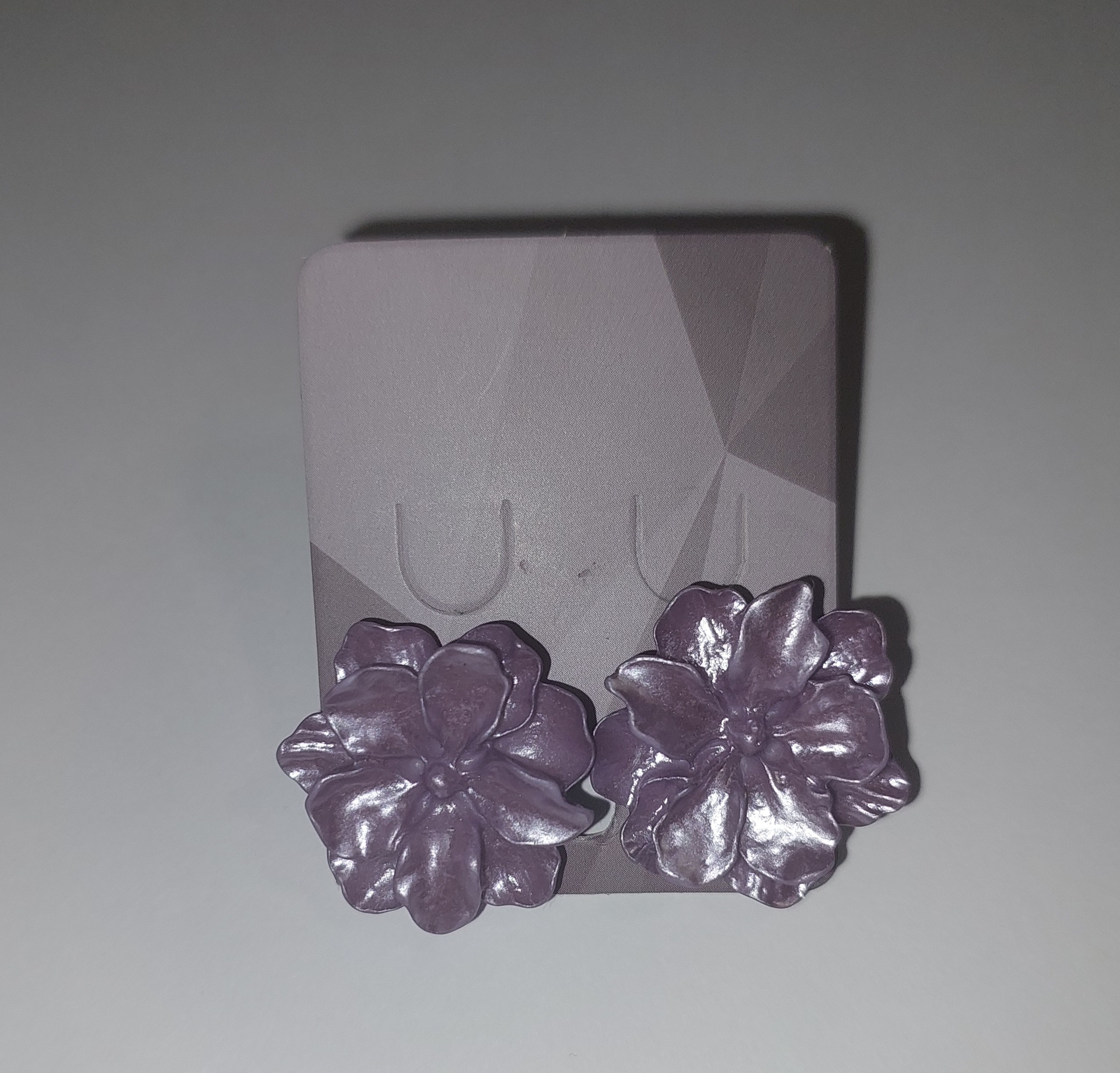 Фотография покупателя товара Серьги пластик «Распустившийся бутон» сияние, цвет белый - Фото 1