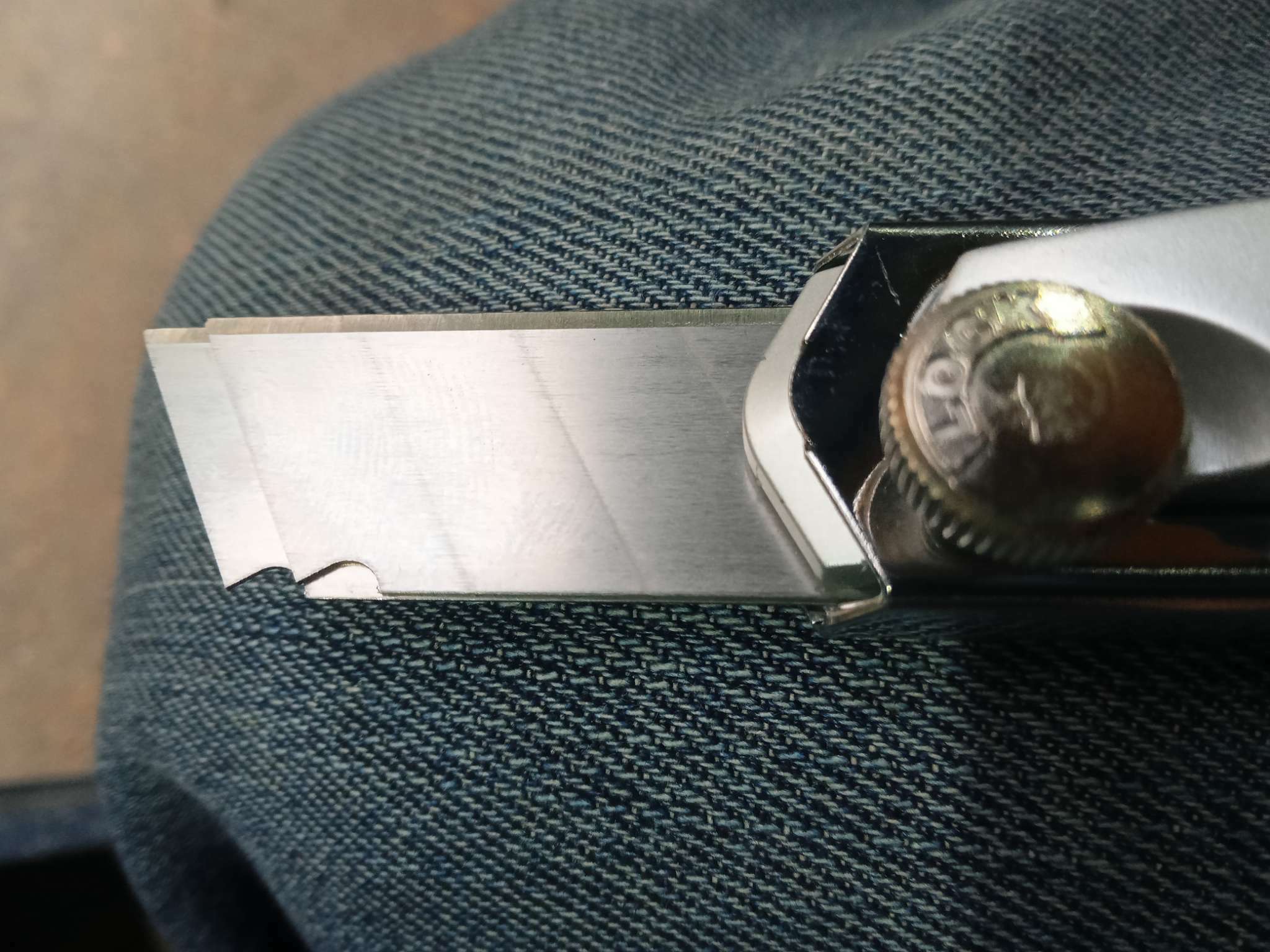 Фотография покупателя товара Нож универсальный ТУНДРА, усиленный, металлический, квадратный фиксатор, 18 мм - Фото 2