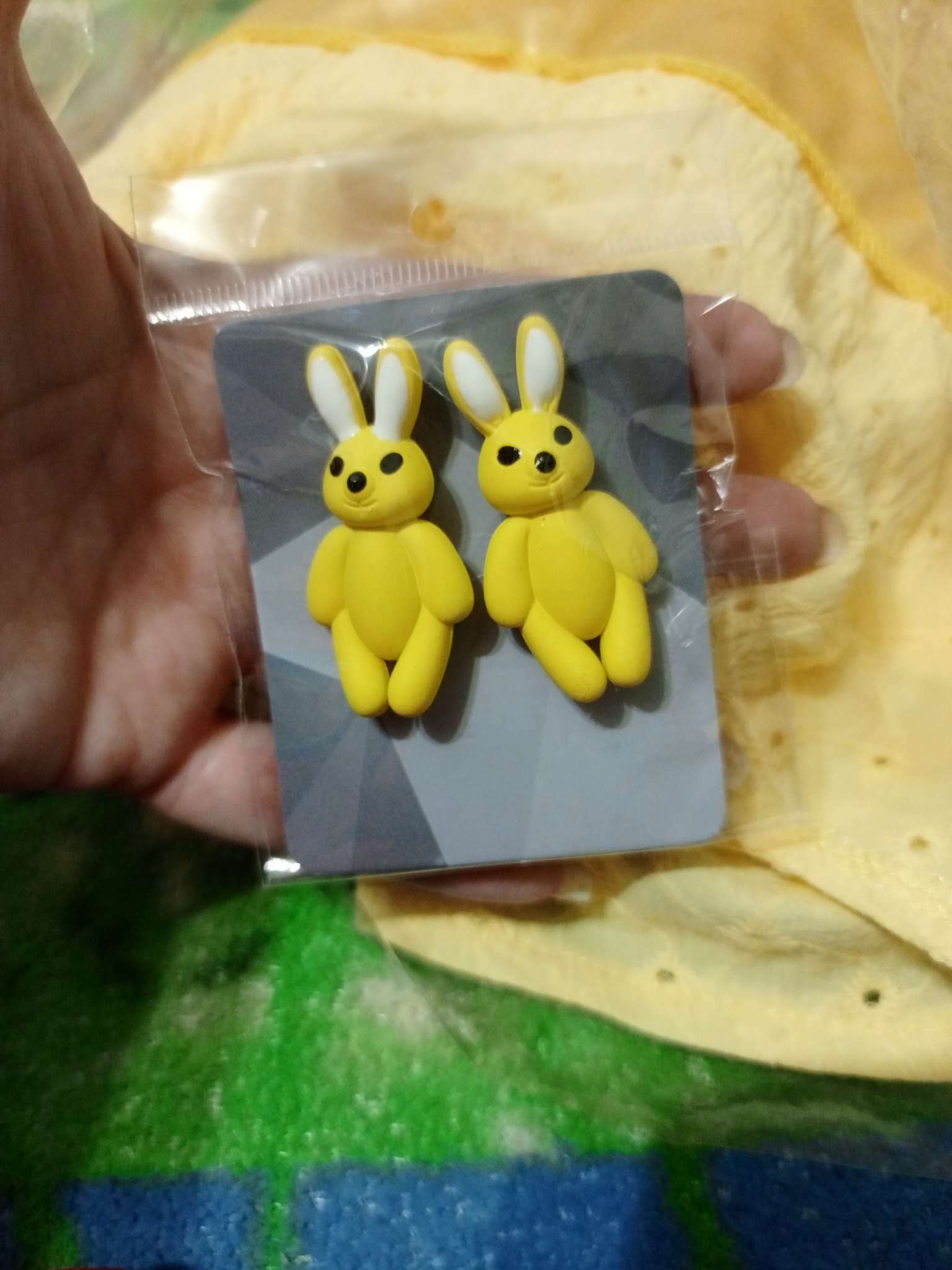Фотография покупателя товара Серьги пластик «Зайцы», цвет жёлтый - Фото 1