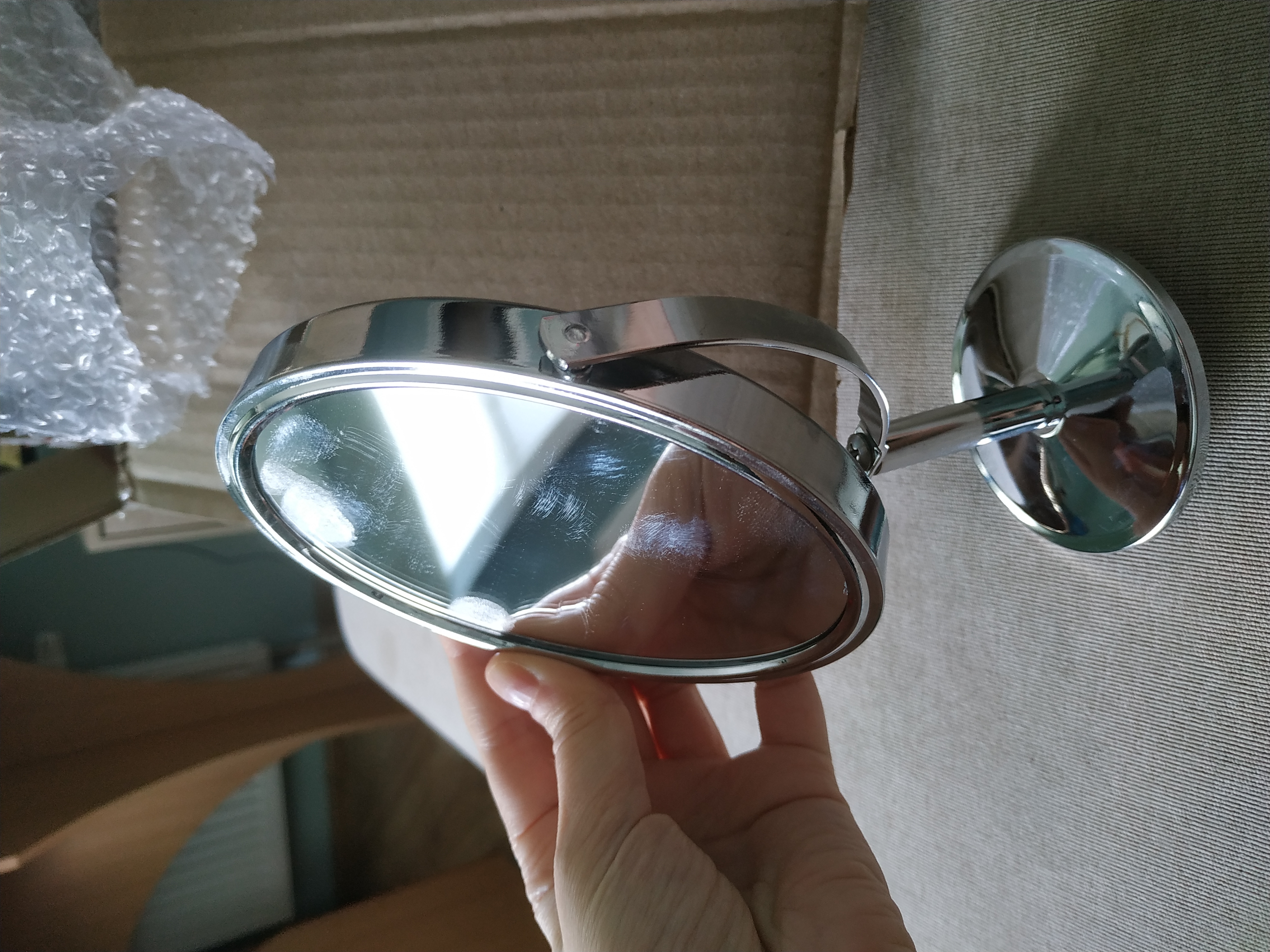 Фотография покупателя товара Зеркало на ножке «Овал», двустороннее, с увеличением, зеркальная поверхность 9,4 × 11,5 см, цвет серебристый