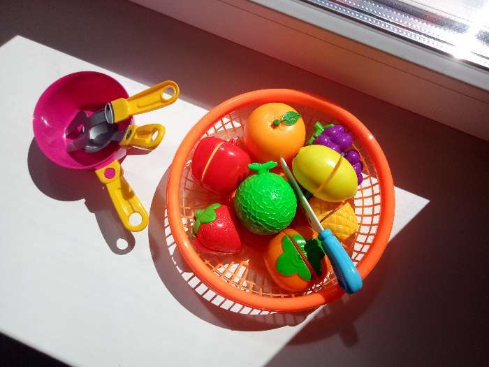Фотография покупателя товара Набор продуктов-нарезка «Поварёнок« в корзинке, на липучках, 12 предметов, цвета МИКС