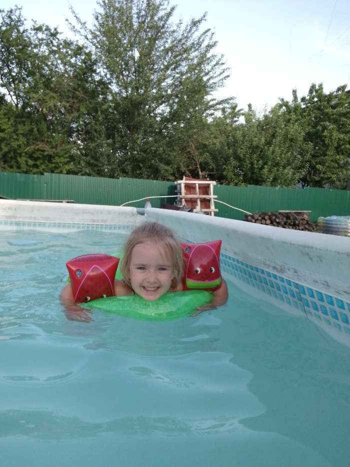 Фотография покупателя товара Круг надувной для плавания «Неоновый иней», d=51 см, от 3-6 лет, цвета МИКС, 36022 Bestway - Фото 2