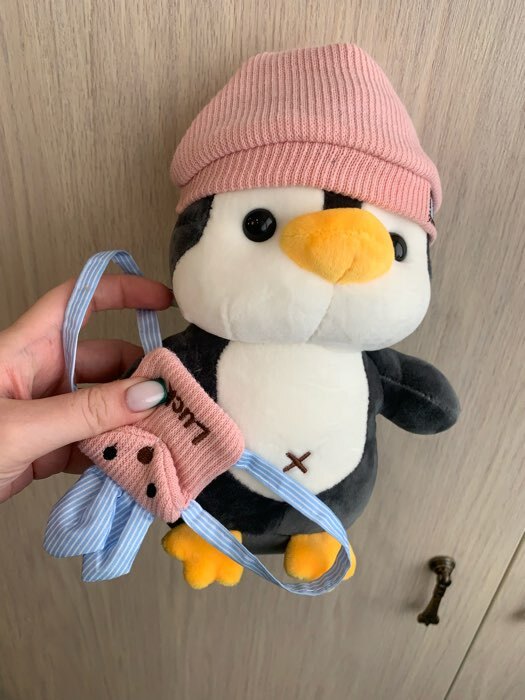 Фотография покупателя товара Мягкая игрушка «Пингвин» с рюкзаком, в красной шапке, 22 см - Фото 2