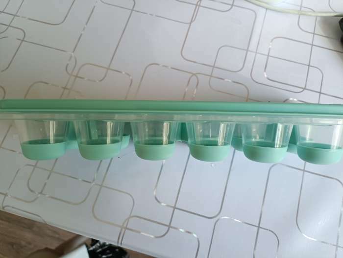 Фотография покупателя товара Форма для льда с крышкой и клапаном «Капля», 25×8,5×4 см, цвет аквамарин - Фото 2