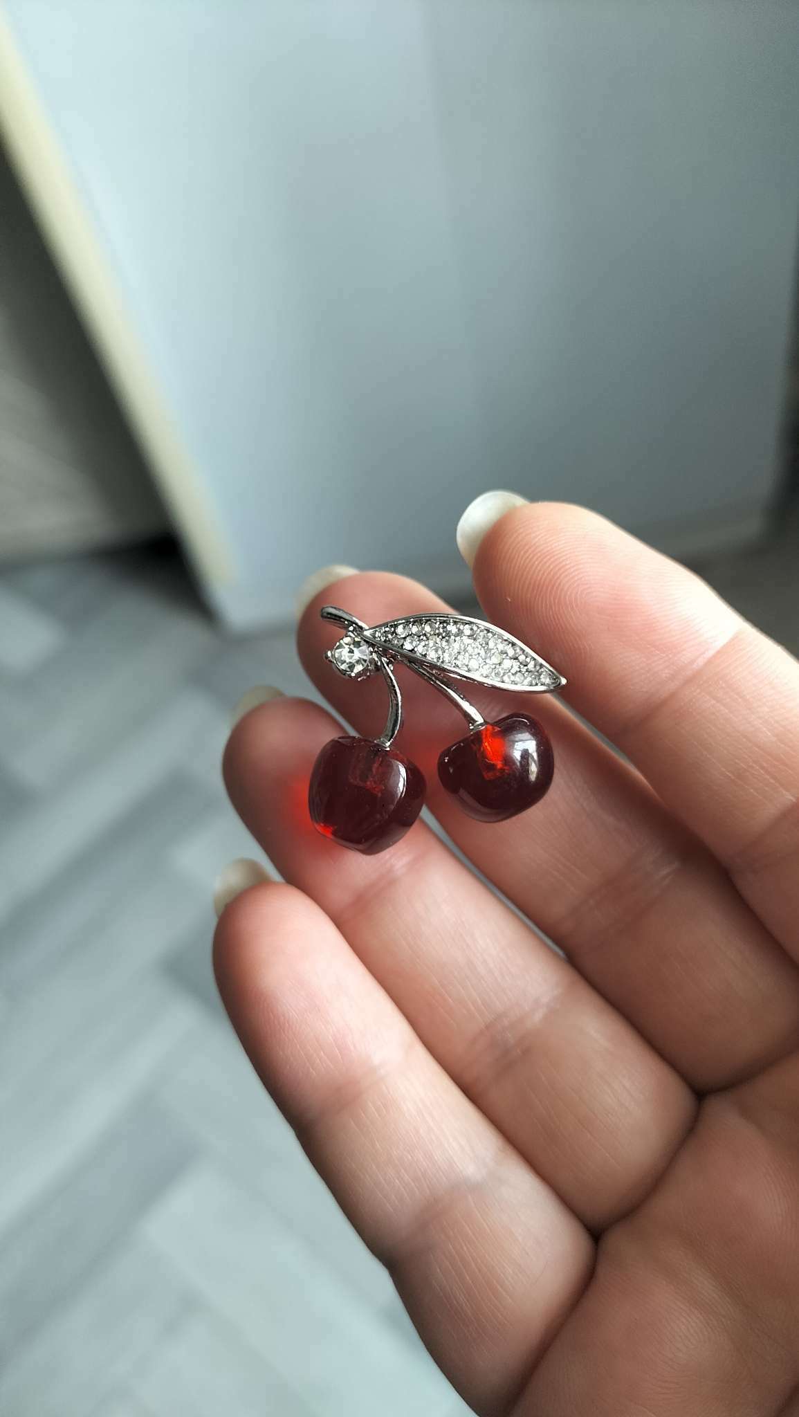 Фотография покупателя товара Брошь «Вишни» наливные, цвет бордовый в серебре
