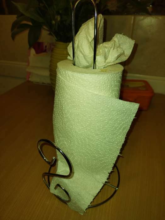Фотография покупателя товара Держатель бумажного полотенца Доляна «Волна»,14×14×29 см, цвет хром