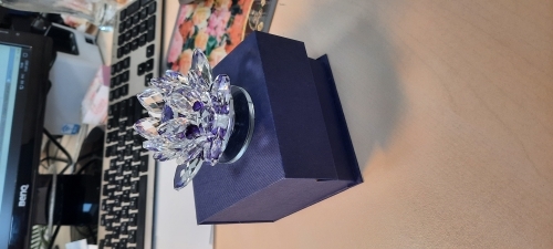 Фотография покупателя товара Сувенир стекло "Фиолетовый лотос на подставке" вращается 5,5х9х9 см - Фото 2
