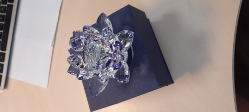 Фотография покупателя товара Сувенир стекло "Фиолетовый лотос на подставке" вращается 5,5х9х9 см - Фото 1