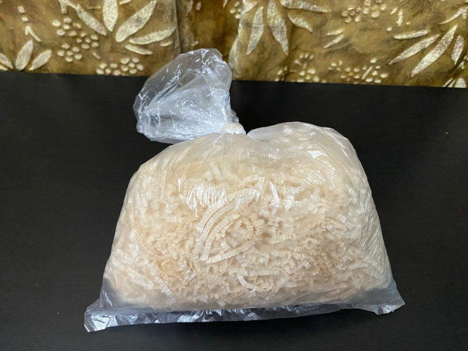 Фотография покупателя товара Наполнитель бумажный для подарков, пергамент, 100 г - Фото 14