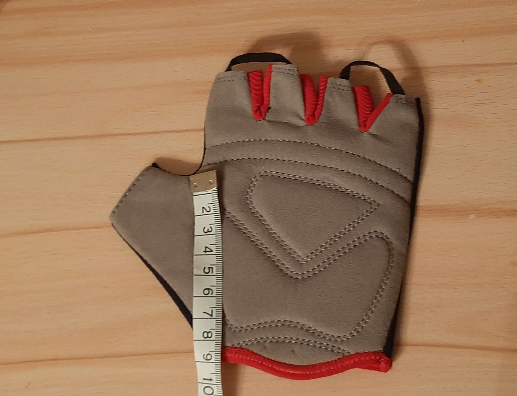 Фотография покупателя товара Перчатки спортивные, размер S, цвет чёрный - Фото 4