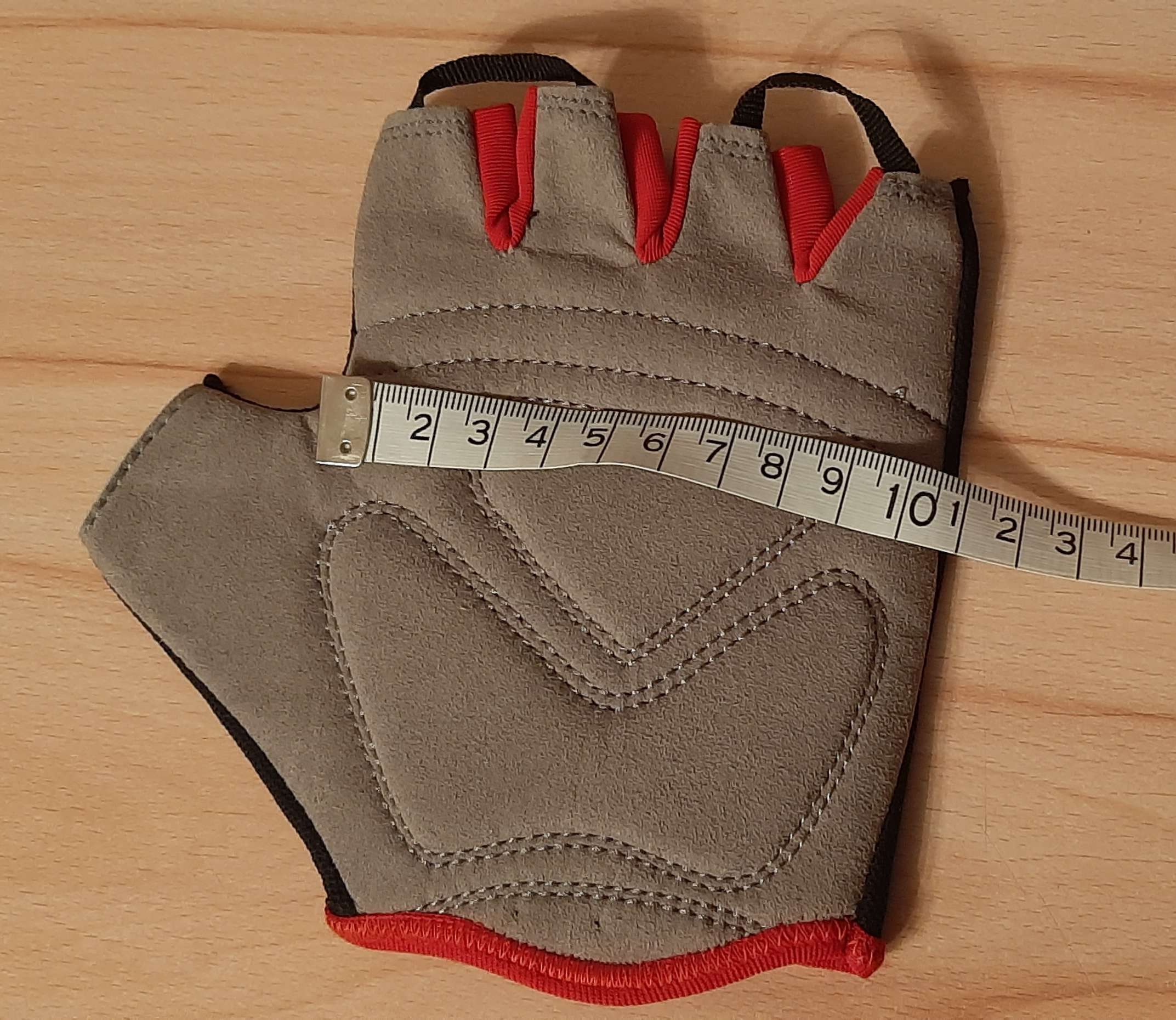 Фотография покупателя товара Перчатки спортивные, размер S, цвет чёрный - Фото 2