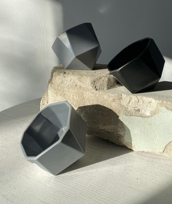 Фотография покупателя товара Кашпо для цветов наклонное «Грани», 300 мл, цвет МИКС - Фото 1