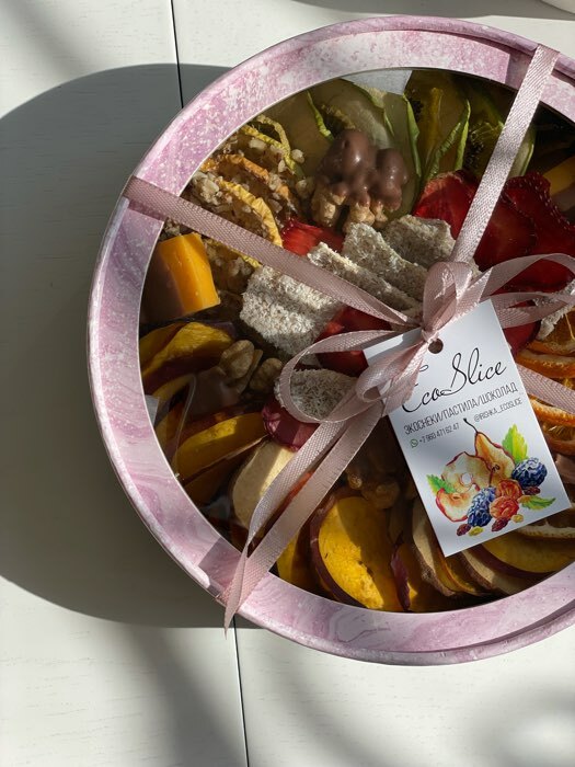 Фотография покупателя товара Коробка для макарун, кондитерская упаковка тубус с окном, «Цвети от счастья» 20×20×5 см - Фото 42