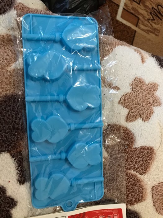 Фотография покупателя товара Форма для леденцов Доляна «Влюблённость», силикон, 9,5×24×1 см, 6 ячеек (4,2×3,3 см), с палочками, цвет МИКС - Фото 1