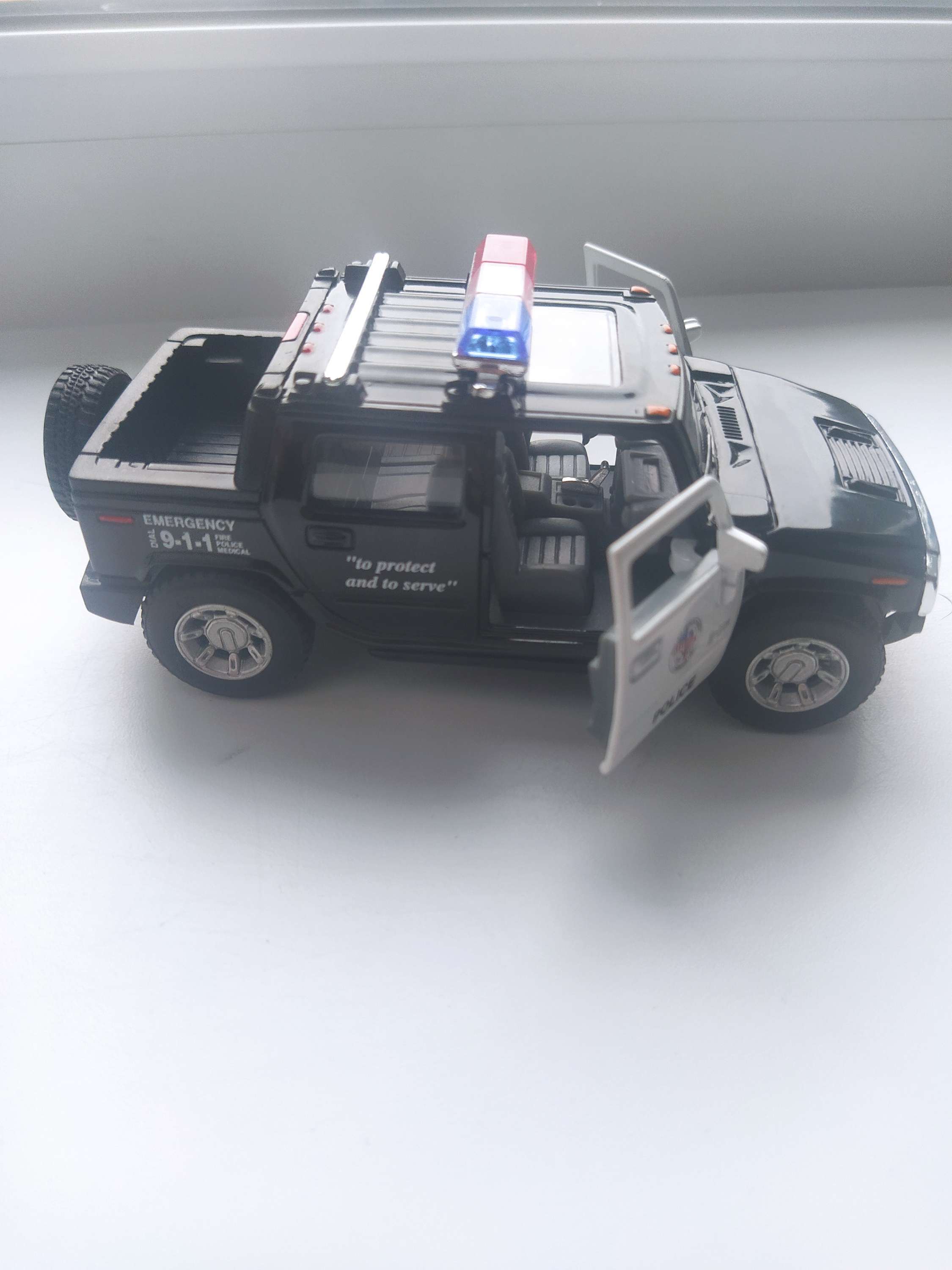 Фотография покупателя товара Машина металлическая Hummer H2 SUT (Police), масштаб 1:40, открываются двери, инерция, МИКС - Фото 2