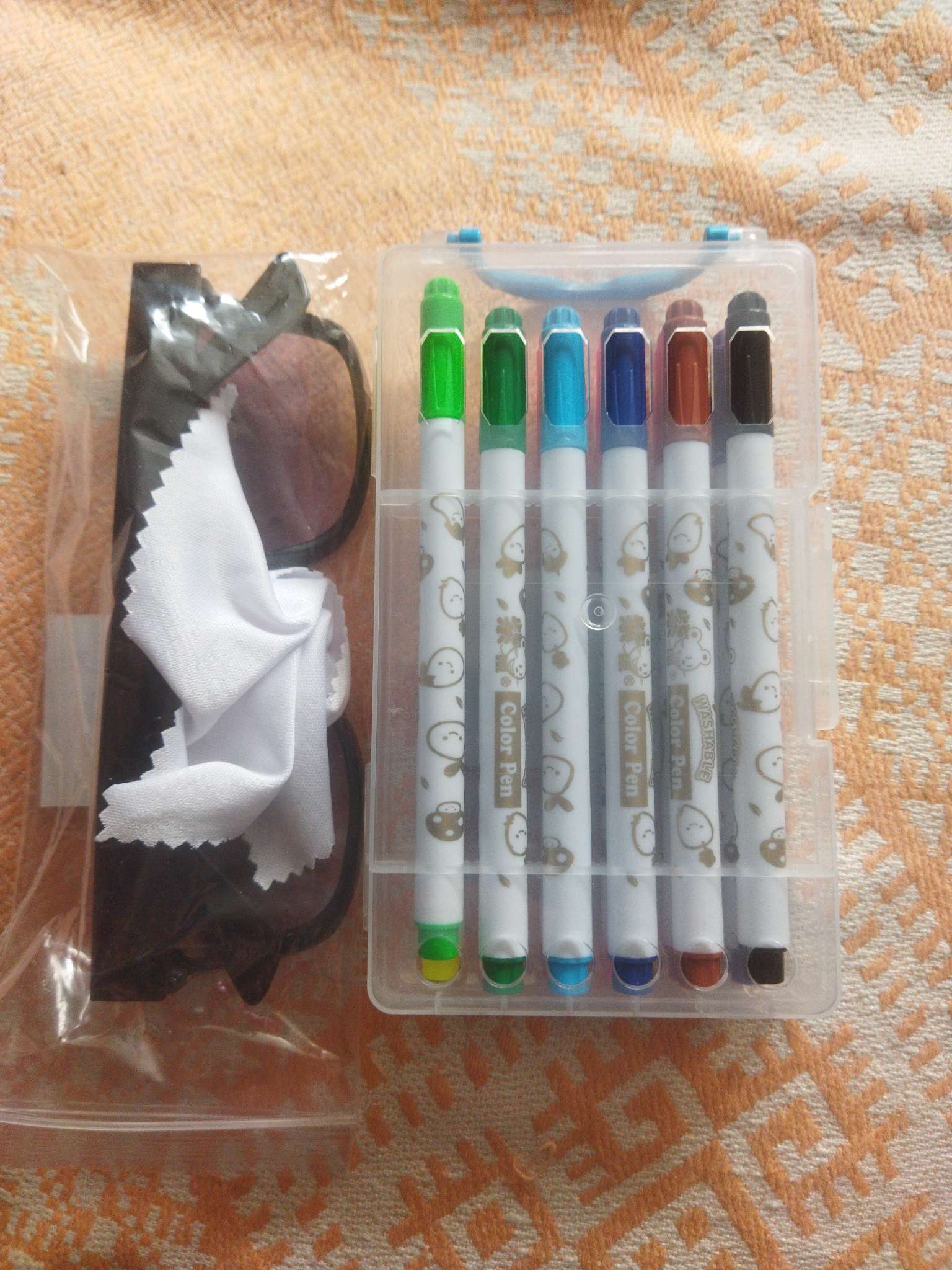 Фотография покупателя товара Фломастеры 12 цветов "Мышка", в пластиковом пенале с ручкой, вентрилируемый колпачок, МИКС - Фото 6