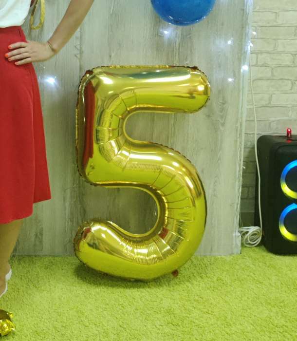 Фотография покупателя товара Шар фольгированный 40" «Цифра 5», цвет золото, Slim - Фото 2