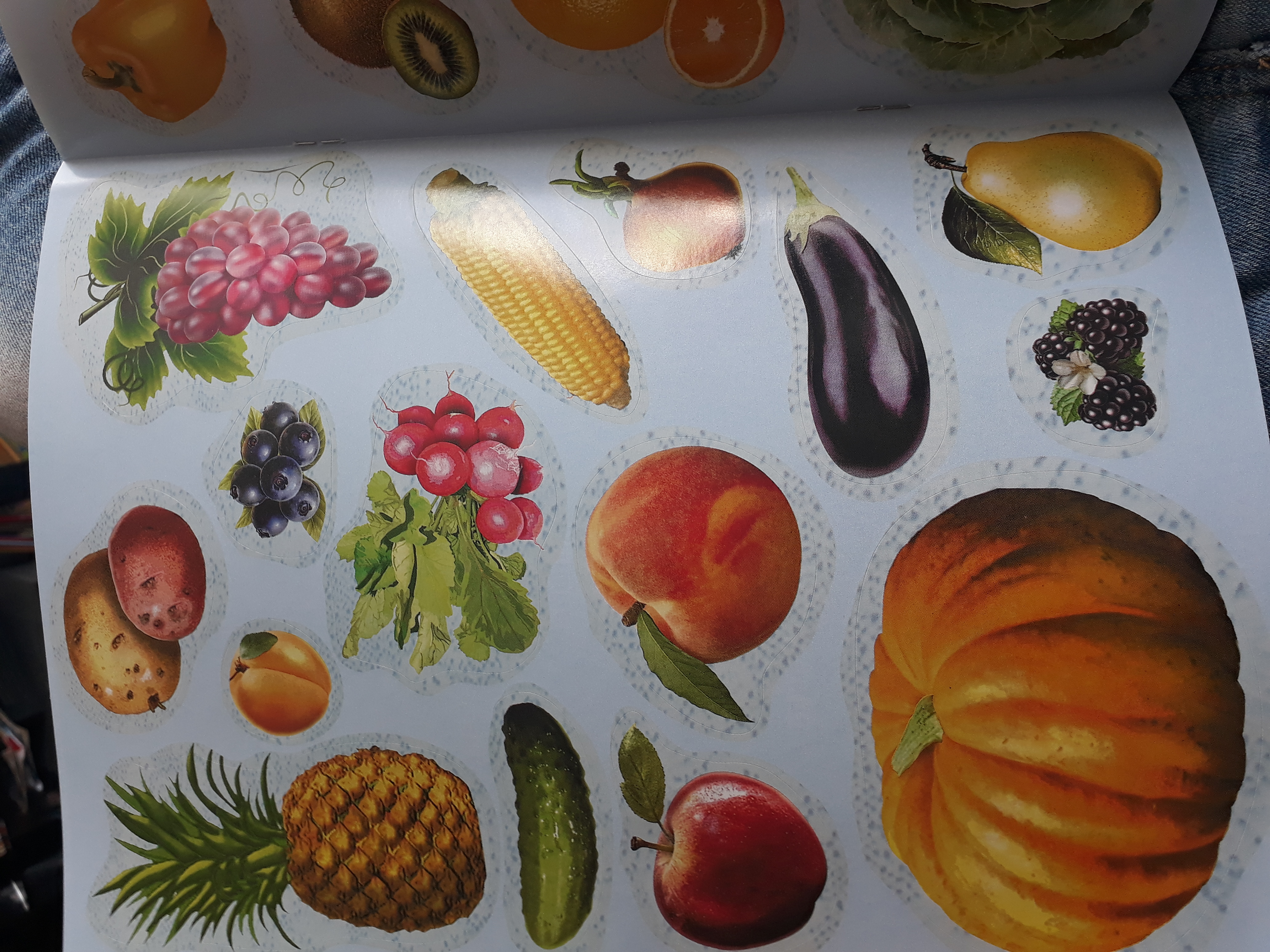 Фотография покупателя товара Книжка с наклейками «Овощи, фрукты, ягоды» - Фото 3