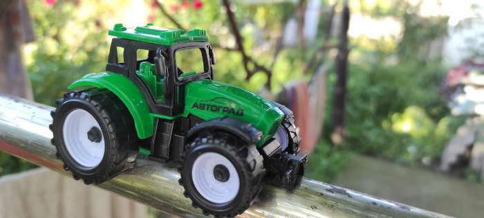 Фотография покупателя товара Трактор инерционный «Фермер», цвет зелёный - Фото 4