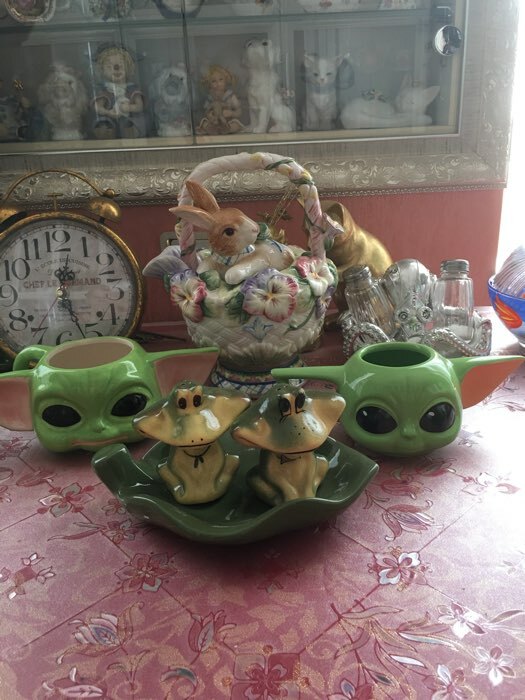 Фотография покупателя товара Набор для специй Кунгурская керамика «Лягушки», 2 предмета на подставке: солонка, перечница, зелёная - Фото 1