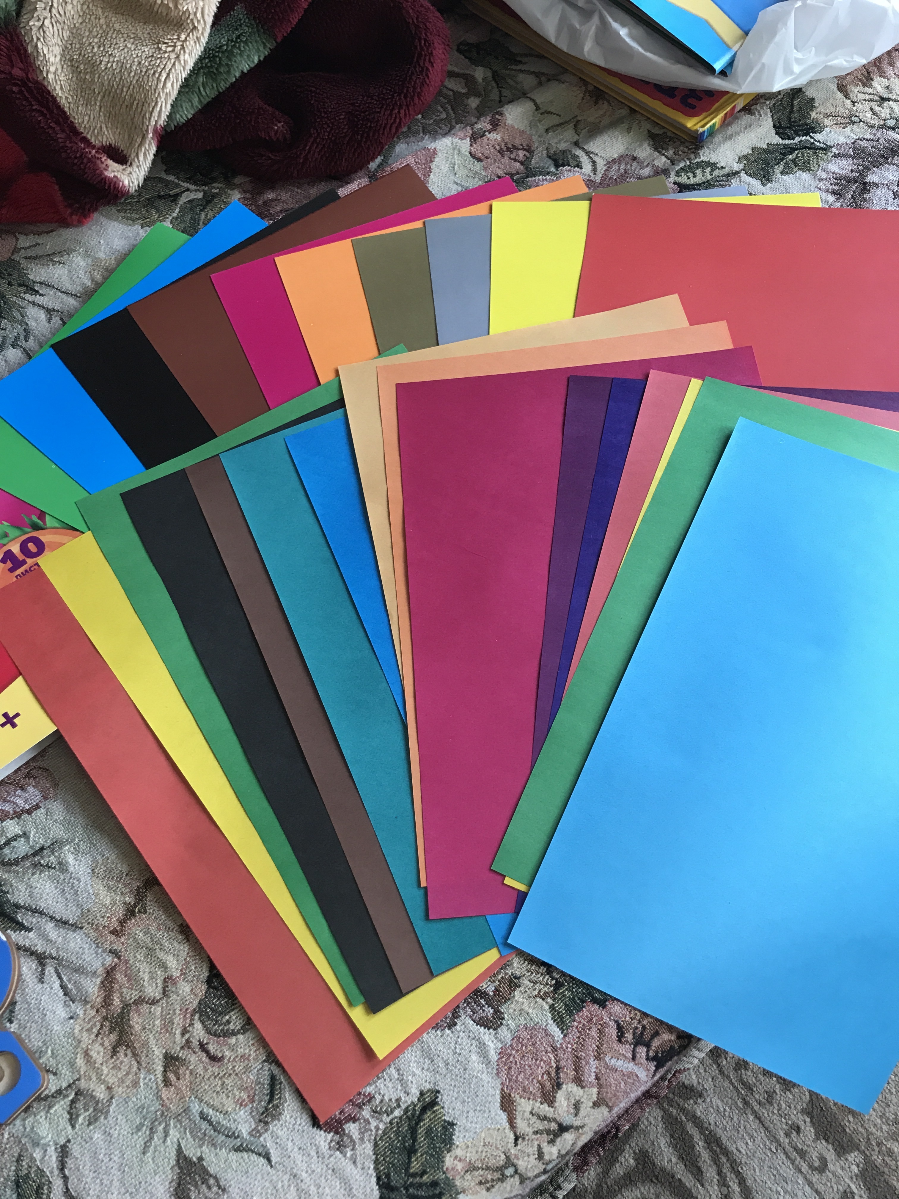 Фотография покупателя товара Набор "Смешарики" А4: 10л цветного одностороннего картона + 16л цветной двусторонней бумаги - Фото 7