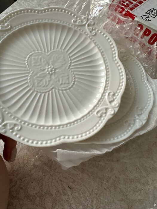 Фотография покупателя товара Тарелка фарфоровая пирожковая Magistro «Этюд», d=15 см, цвет белый - Фото 2