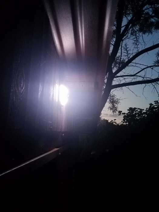 Фотография покупателя товара Садовый светильник на солнечной батарее с датчиком движения, накладной, 9.5 × 13 × 5 см, 150 LED, свечение белое - Фото 2