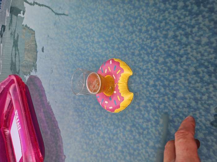 Фотография покупателя товара Игрушка надувная-подставка «Пончик», 20 см, цвет МИКС - Фото 1