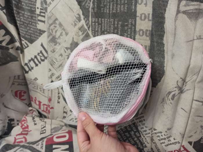 Фотография покупателя товара Мешок для стирки белья с диском Доляна, 15×15 см, мелкая сетка, цвет белый - Фото 3