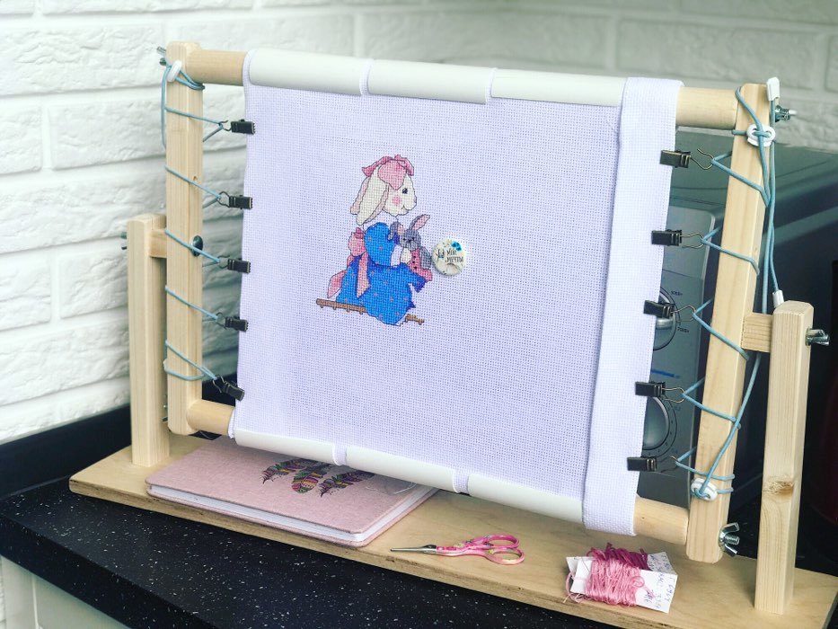 Фотография покупателя товара Пяльцы-рамка для вышивания, 30 × 40 см, с подставкой, цвет светлое дерево