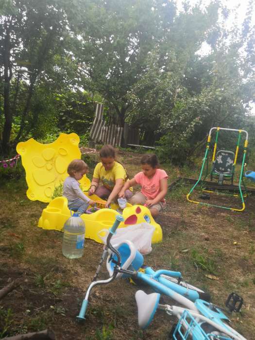 Фотография покупателя товара Песочница детская пластиковая, с крышкой, 116 × 83 × 30 см, «Коровка» - Фото 4