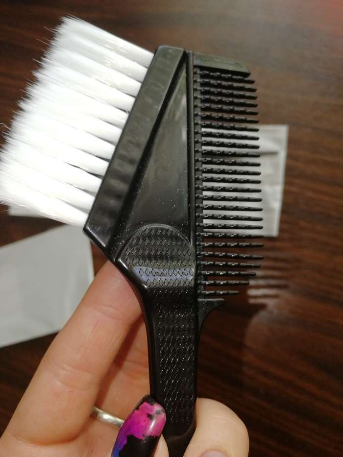 Фотография покупателя товара Расчёска - кисть для окрашивания, 20,5 × 7 см, цвет чёрный - Фото 8