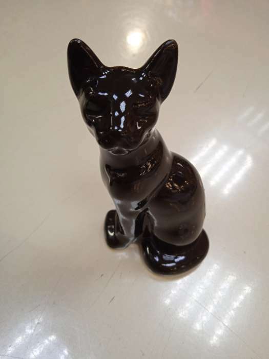 Фотография покупателя товара Статуэтка фарфоровая «Кошка Тайка», чёрная, 10см - Фото 3