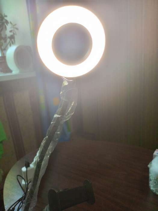Фотография покупателя товара Светодиодная кольцевая лампа LuazON СК-001, гибкая ножка, 5 Вт, 12 ламп, 10 режимов - Фото 12