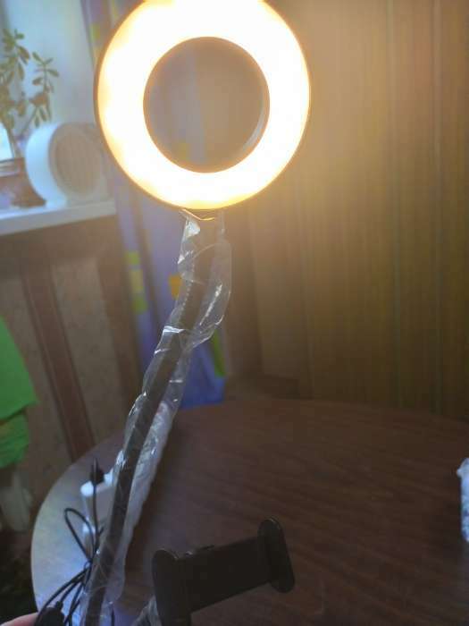 Фотография покупателя товара Светодиодная кольцевая лампа LuazON СК-001, гибкая ножка, 5 Вт, 12 ламп, 10 режимов - Фото 15