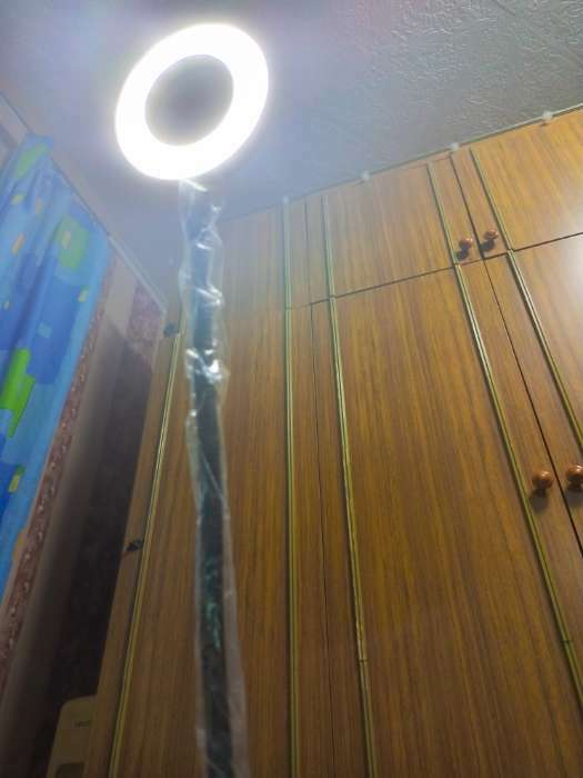 Фотография покупателя товара Светодиодная кольцевая лампа LuazON СК-001, гибкая ножка, 5 Вт, 12 ламп, 10 режимов - Фото 14
