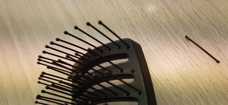 Фотография покупателя товара Расчёска массажная, широкая, вентилируемая, 7,5 × 23 см, цвет чёрный