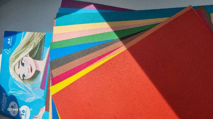 Фотография покупателя товара Картон цветной, А4, 16 листов, 16 цветов, немелованный, двусторонний, в папке, 200 г/м², Холодное сердце - Фото 5