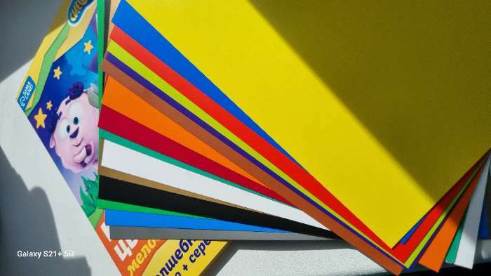 Фотография покупателя товара Цветной картон, А4, 15 листов, 15 цветов, мелованный, односторонний, в папке, 220 г/м², «Смешарики» - Фото 1