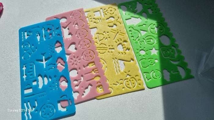 Фотография покупателя товара Набор пластиковых трафаретов Calligrata «Фигурки», 4 штуки, МИКС - Фото 2