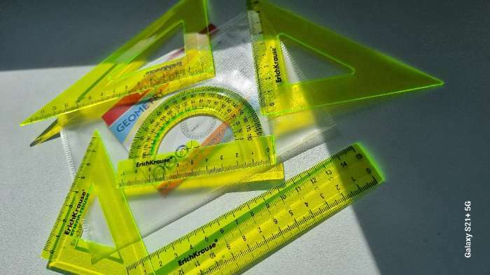 Фотография покупателя товара Набор геометрический малый ErichKrause Neon (угольник- 3 штуки, линейка - 15 см, транспортир), жёлтый - Фото 2