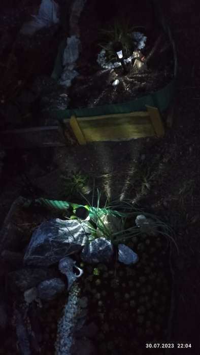 Фотография покупателя товара Садовый светильник на солнечной батарее «Трапеция», 4.5 × 30 × 4.5 см, 1 LED, свечение белое - Фото 8