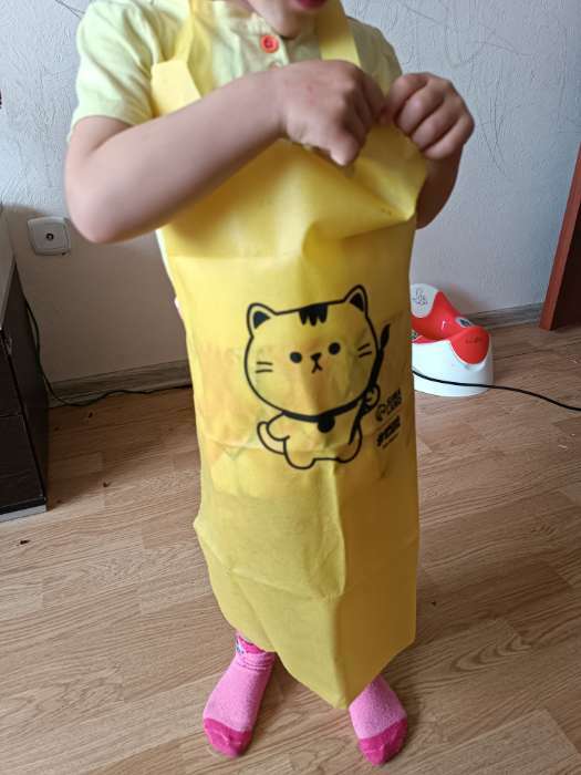 Фотография покупателя товара Фартук для творчества «Котик», цвет желтый, 42х63 см - Фото 2