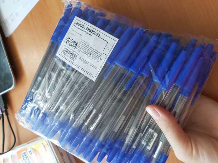 Фотография покупателя товара Ручка шариковая 0,7 мм, стержень синий, корпус прозрачный с синим колпачком - Фото 4