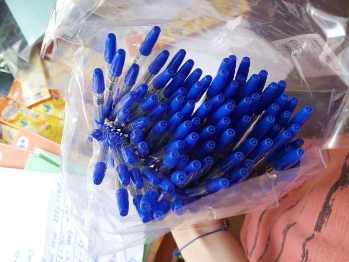 Фотография покупателя товара Ручка шариковая 0,7 мм, стержень синий, корпус прозрачный с синим колпачком