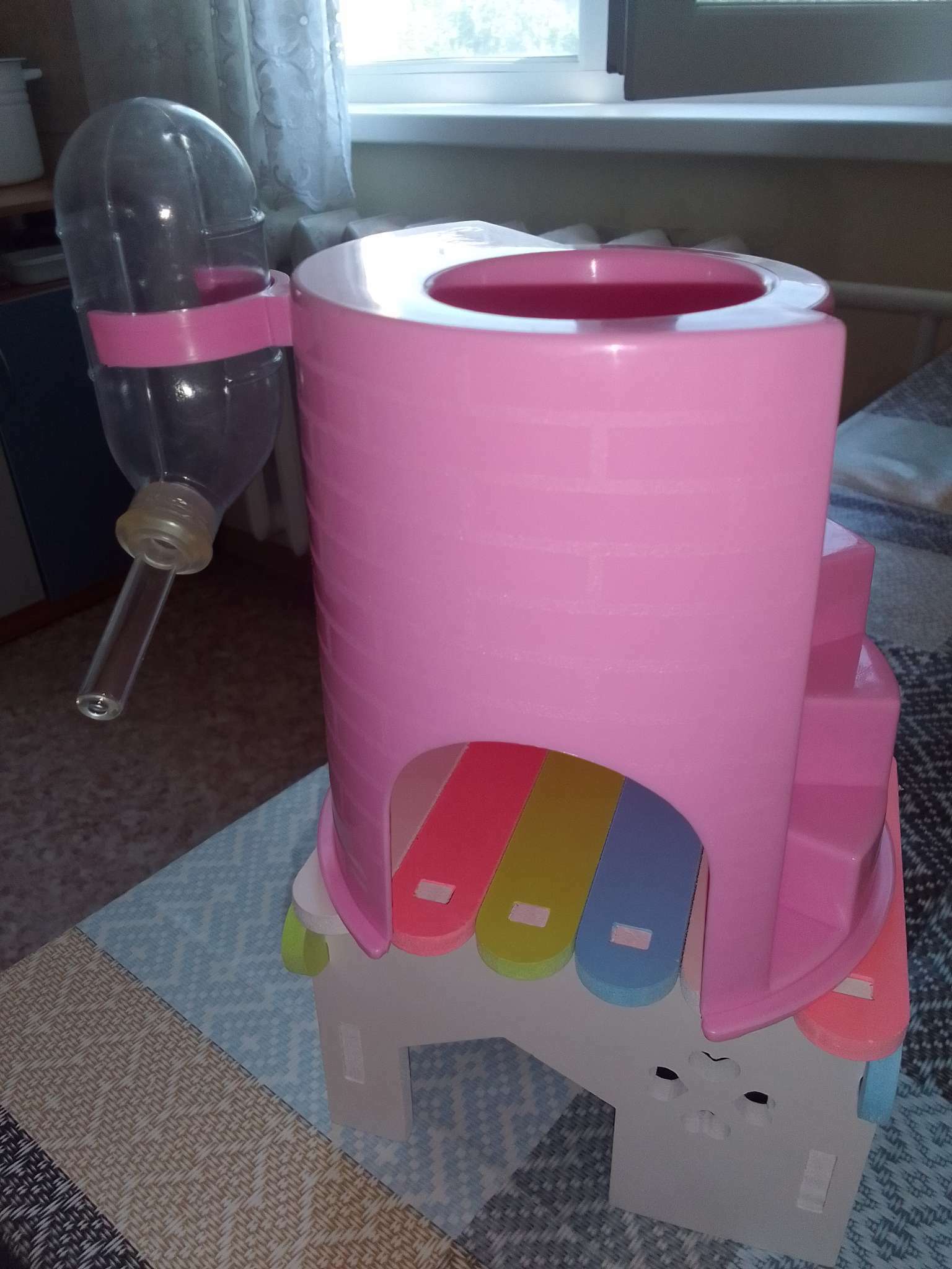 Фотография покупателя товара Домик для грызунов "Лесенка" с поилкой 12 х 12 см, розовый - Фото 1