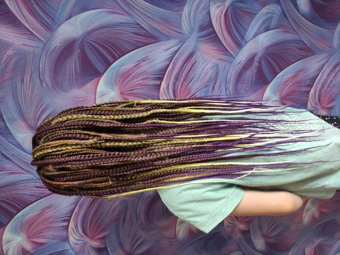 Фотография покупателя товара SIM-BRAIDS Канекалон двухцветный, гофрированный, 65 см, 90 гр, цвет фиолетовый/русый(#FR-20)