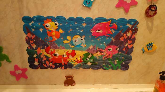 Фотография покупателя товара Коврик противоскользящий СПА в ванну на присосках Доляна «Яркие рыбы», 35×68 см
